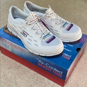 Sketchers Walking Shoe